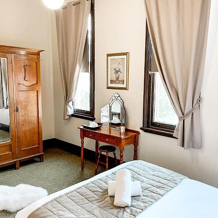 Neath Hotel Buitenkant foto