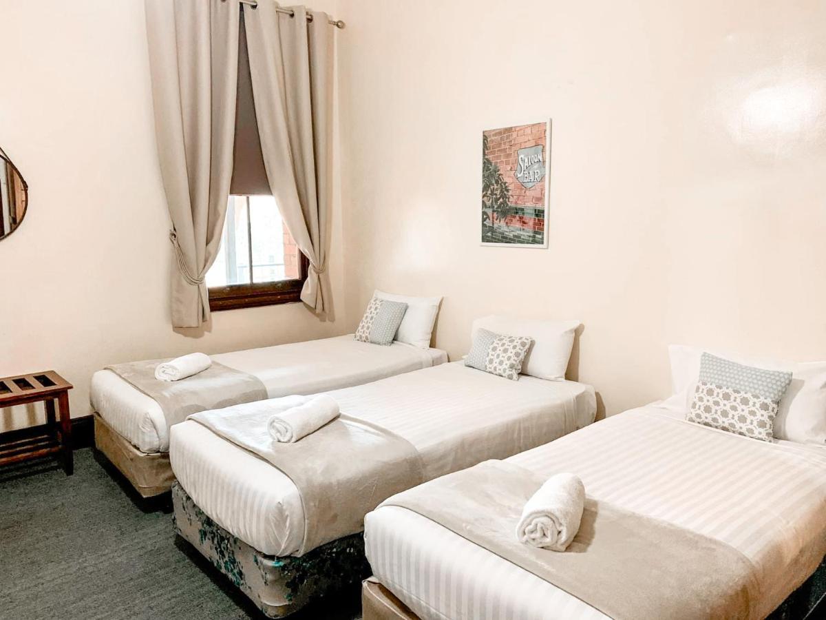 Neath Hotel Buitenkant foto