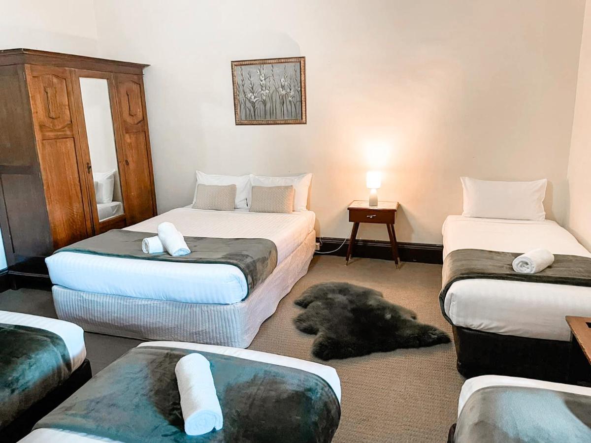 Neath Hotel Buitenkant foto