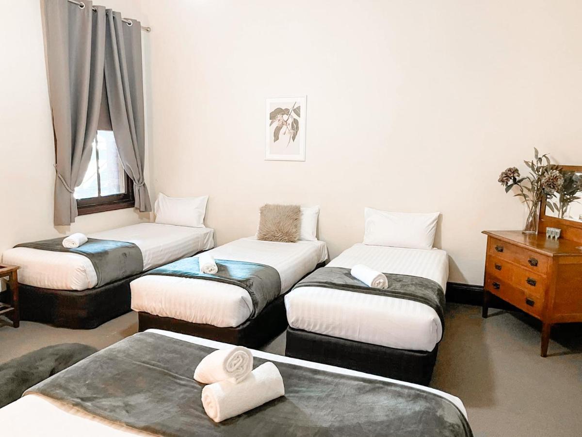 Neath Hotel Buitenkant foto