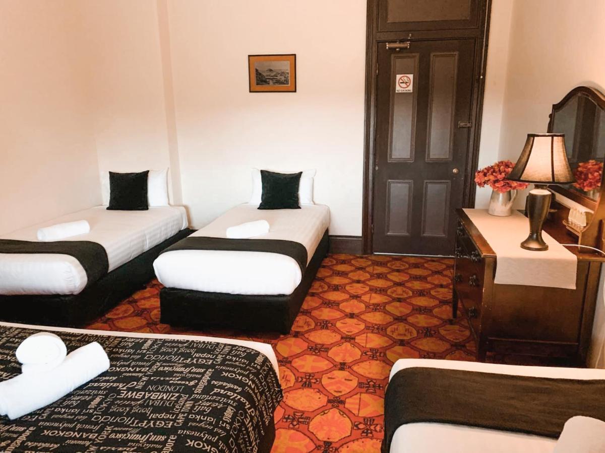 Neath Hotel Buitenkant foto
