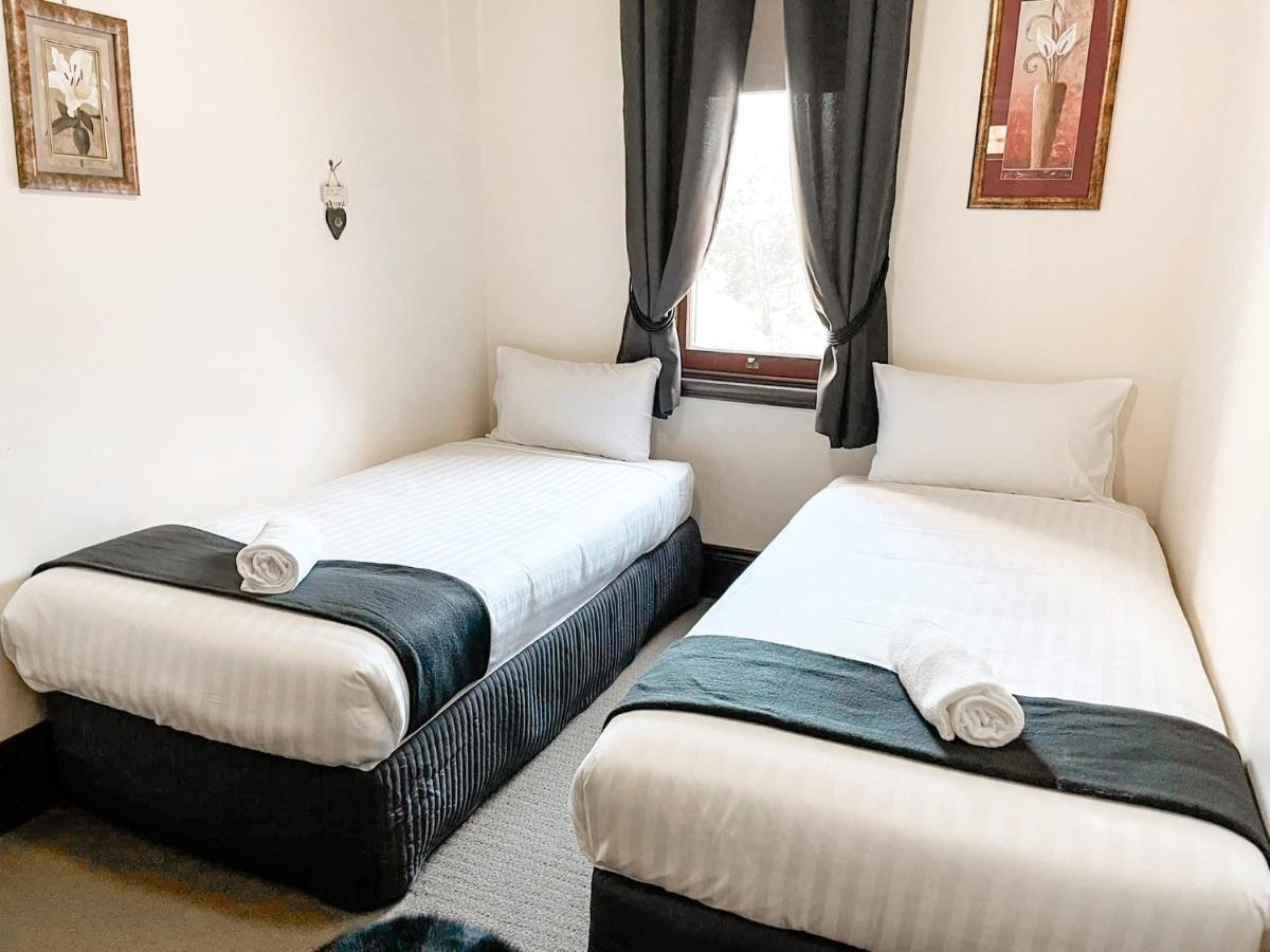 Neath Hotel Buitenkant foto