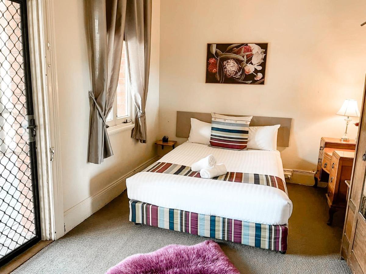 Neath Hotel Buitenkant foto