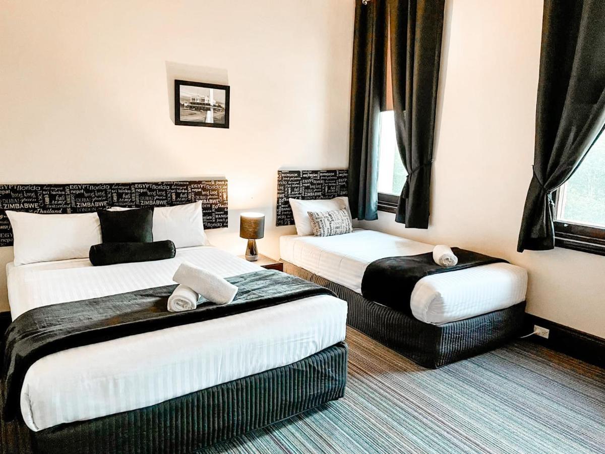 Neath Hotel Buitenkant foto
