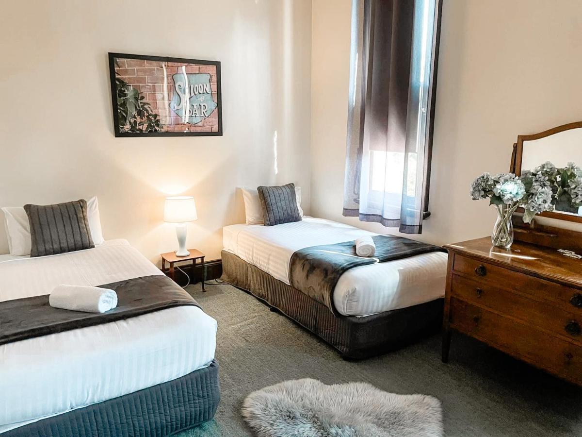 Neath Hotel Buitenkant foto