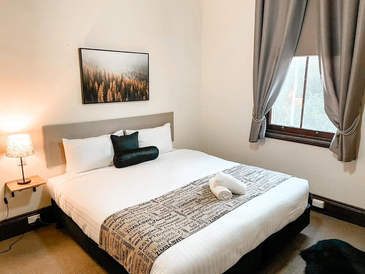 Neath Hotel Buitenkant foto