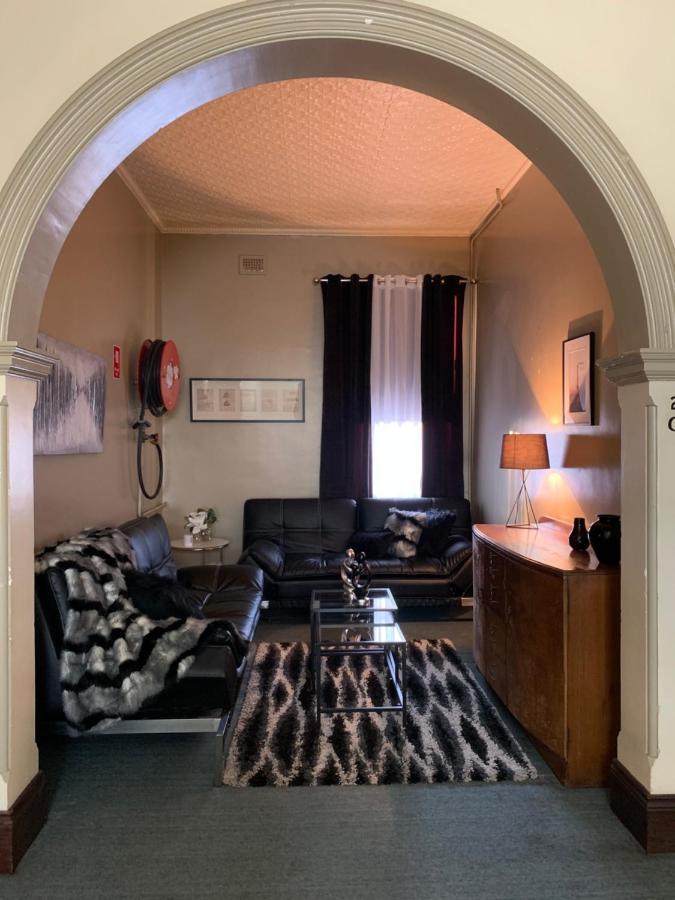 Neath Hotel Buitenkant foto