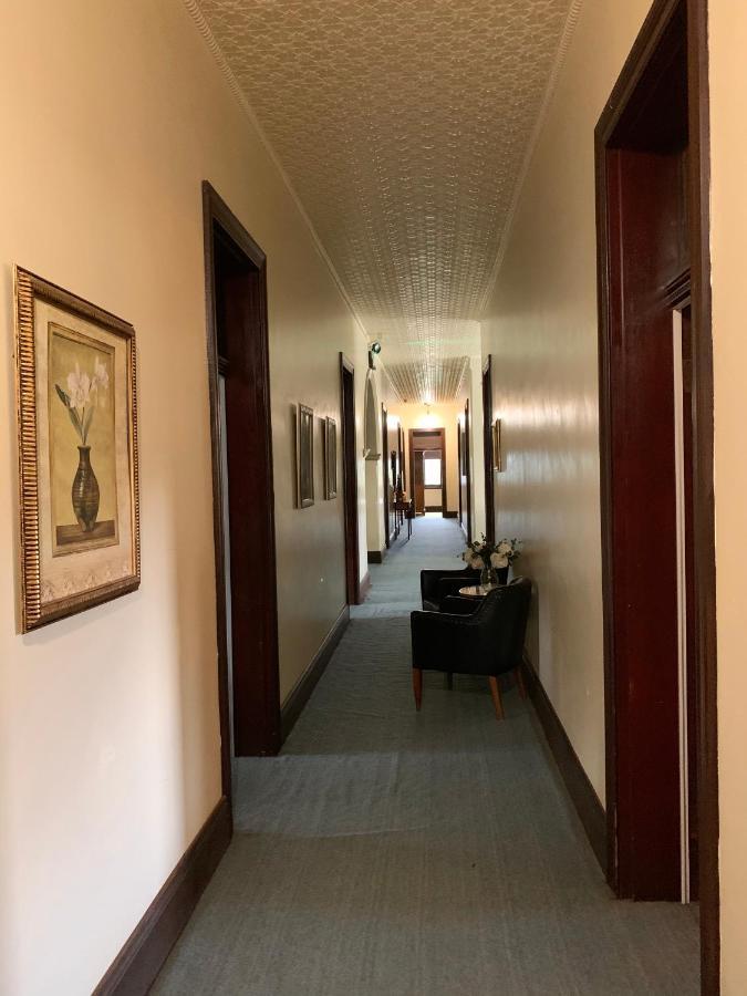 Neath Hotel Buitenkant foto